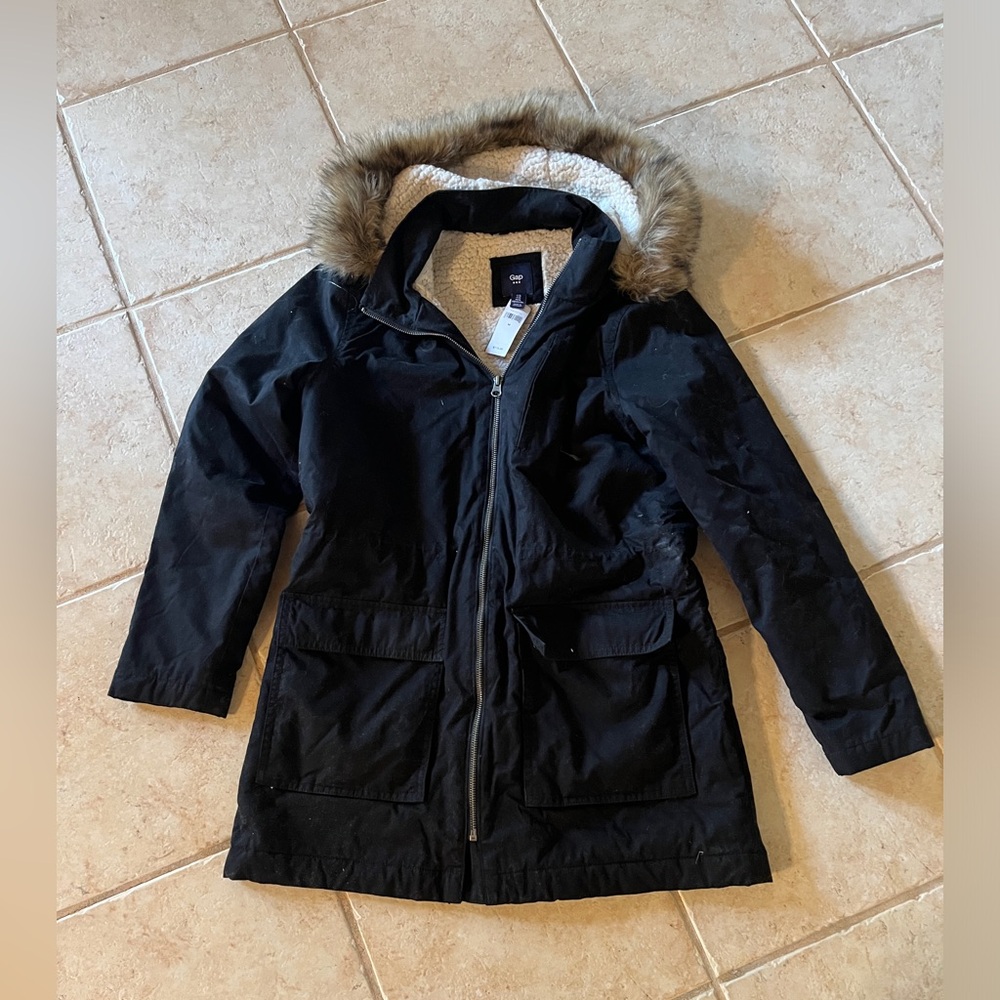 gap Hooded sherpa lined jacket with Faux Fur Trim and 1 snap pockets size M new